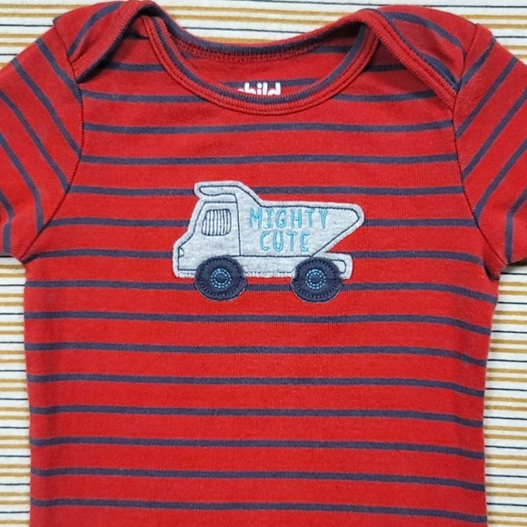 ° SZ 6-9MO • Onesie ° - Picture 2 of 7